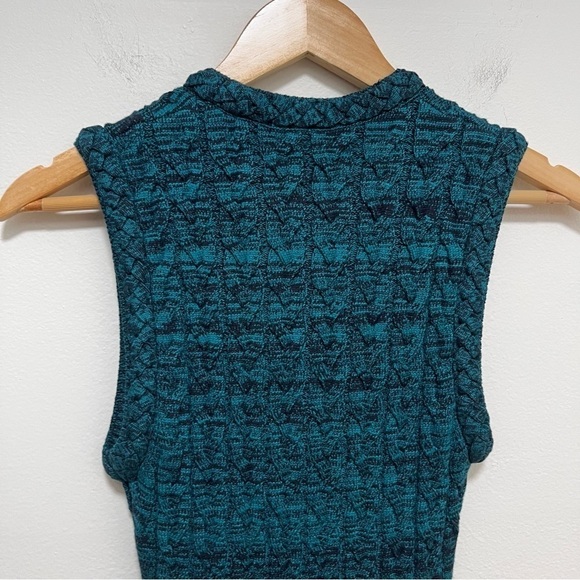 AMANDA UPRICHARD Braylen Cable Knit Sleeveless Sweater Dress. Size Small - Picture 5 of 13